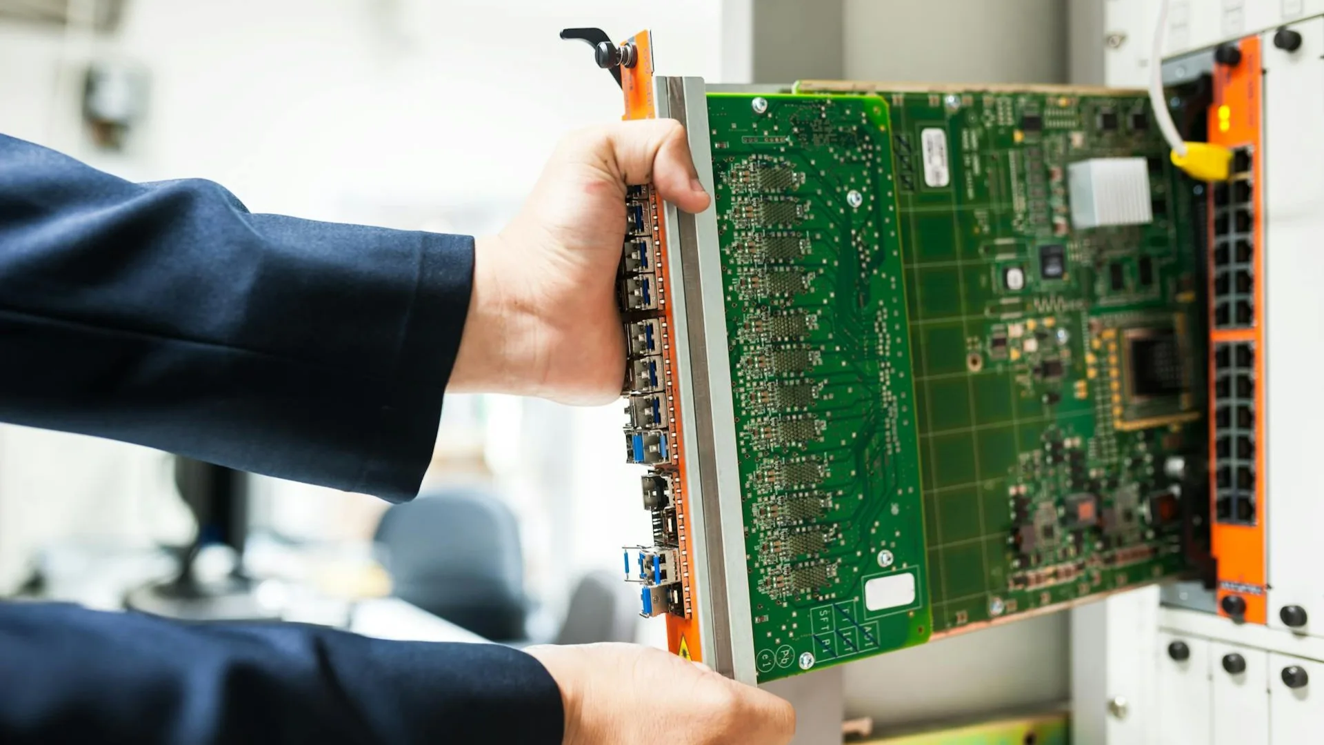 Want to Stick to Windows 10 After Microsoft Pulls the Plug? Here’s How to Do It Right